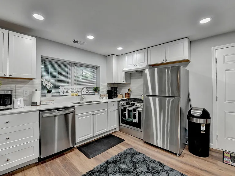 175 Burbank Dr NW #B — Photo 12