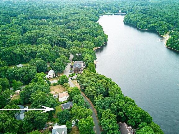 4th image of 94 Lake Dr