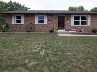 1401 Fox Point Ct, Waukesha, WI 53189