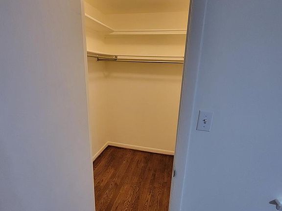 4th image of 3853 Steppes Ct #B