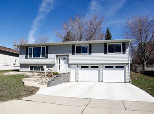 2604 10th Ave NW, Minot, ND 58703