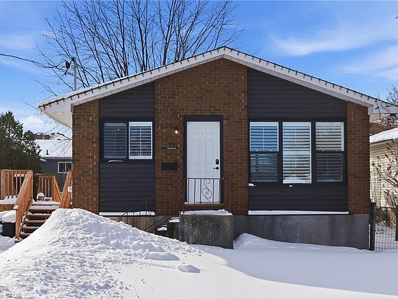 3rd image of 135 Niagara St