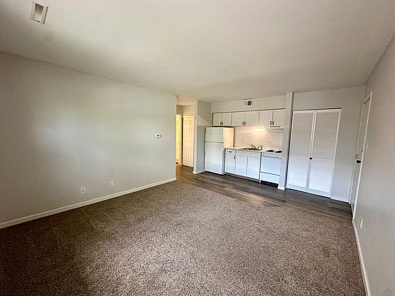 3rd image of 1440 Meadowview Dr APT 3