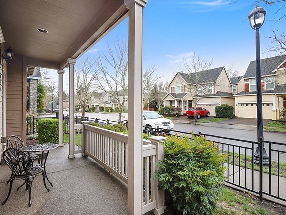 4th image of 524 NE 61st Pl