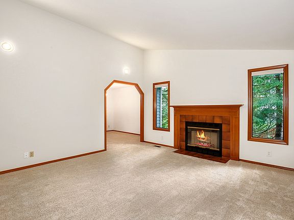 4th image of 23110 NE 21st St