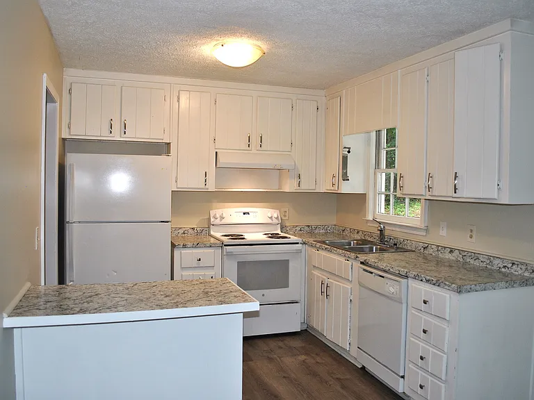 Bright Spacious Renovated Kitchen with All Appliances