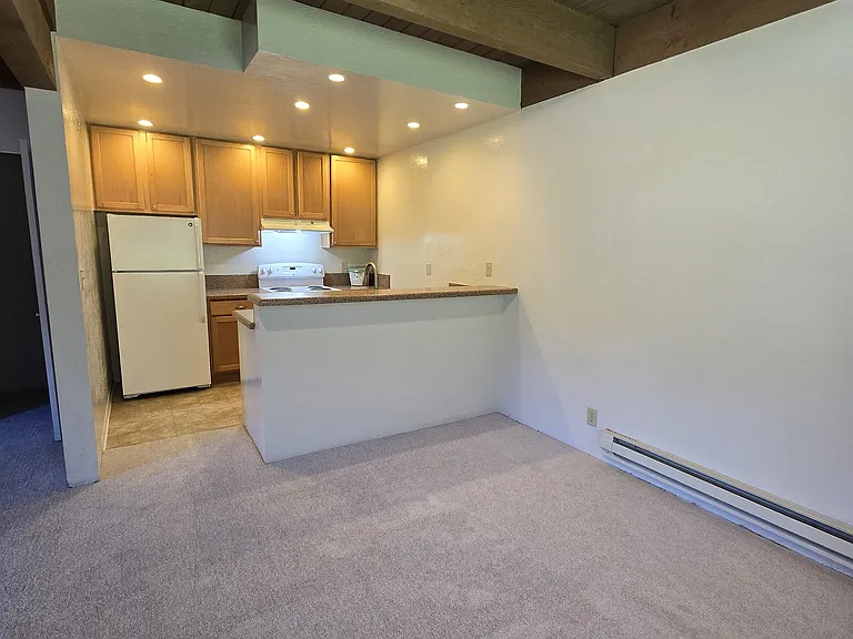 Old County Road Apartments — Photo 29