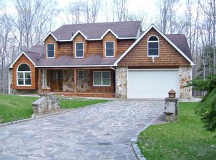 122 Hillcrest Dr, Greentown, PA 18426