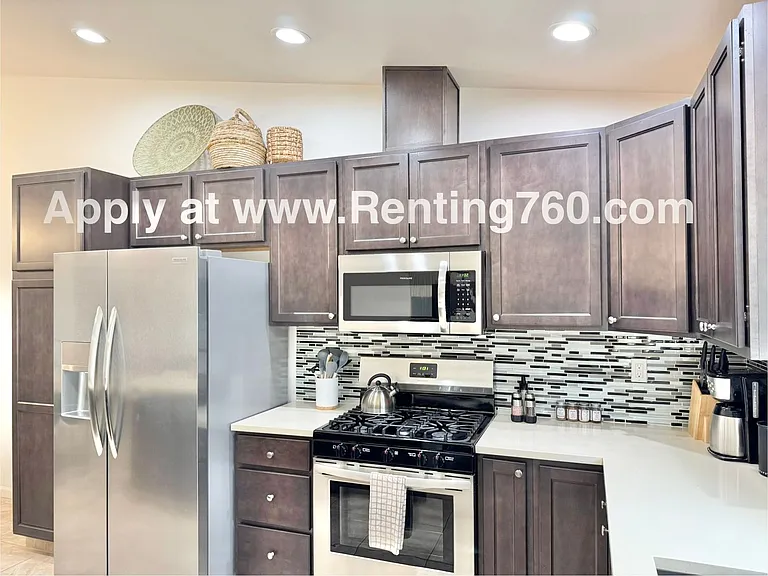 8621 Amador Ave — Photo 9