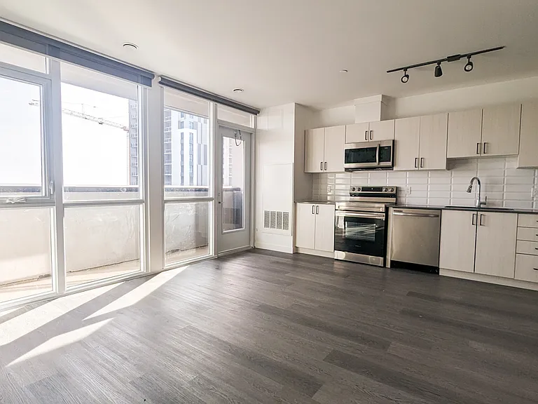 388 King St E #301 — Photo 9