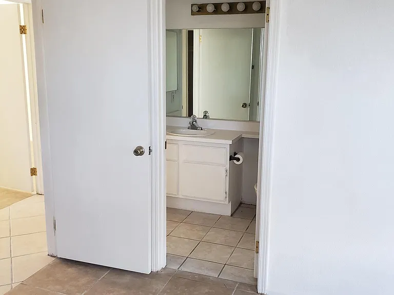 7037 Morales Cir — Photo 11