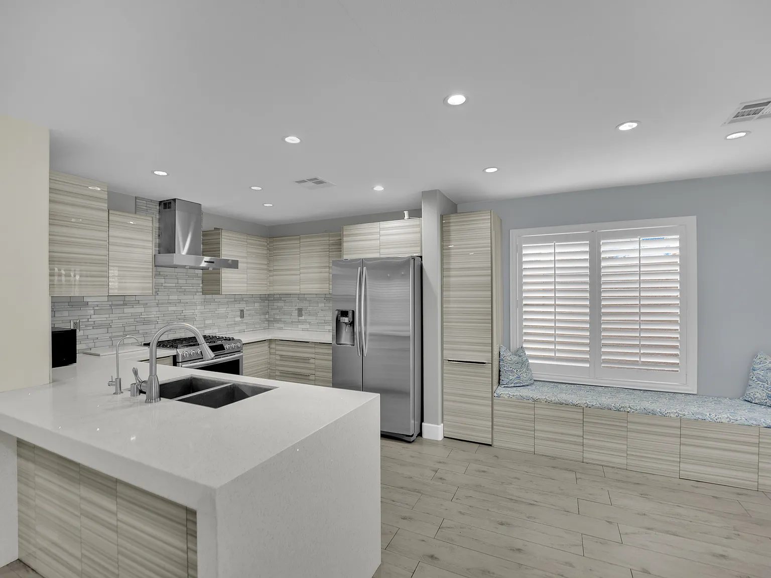9645 Grapeland Avenue- - 1 — Photo 2