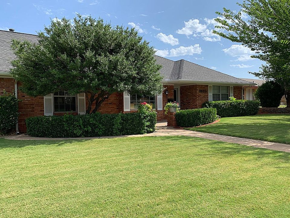 1st image of 2825 Camelot Dr