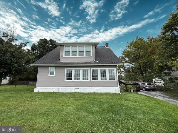 19 E Pothouse Rd, Phoenixville, PA 19460