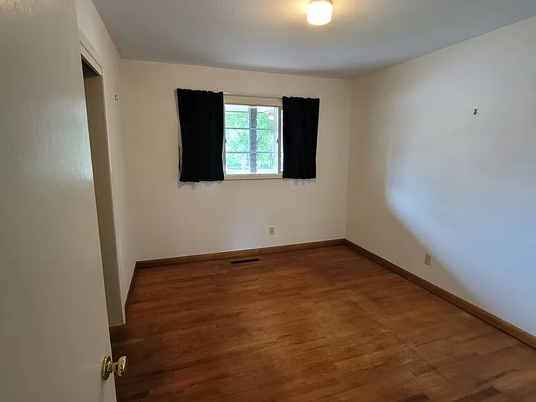 1201 Parkview Blvd — Photo 7