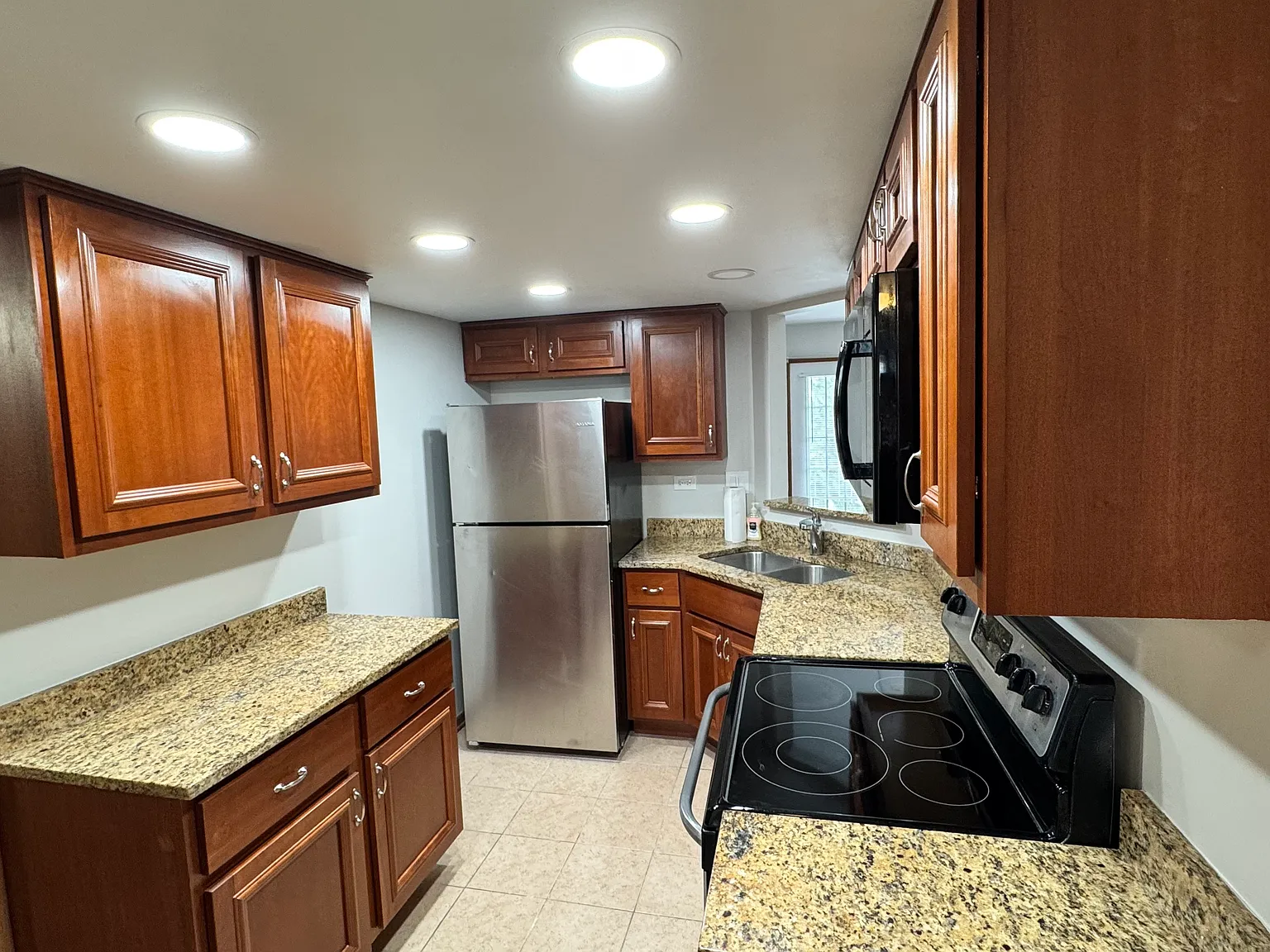 2 bed, 1000 sqft, $1,800 — Photo 4