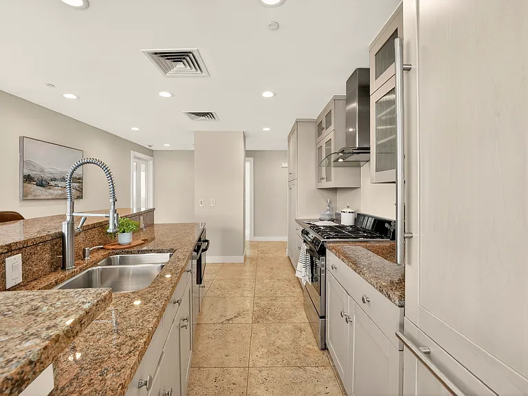 1 Miranova Pl #1840 — Photo 23