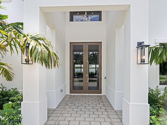 4th image of 1160 Emerald Drive