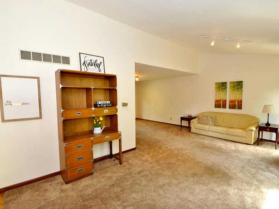 5th image of 274 Monterey Dr