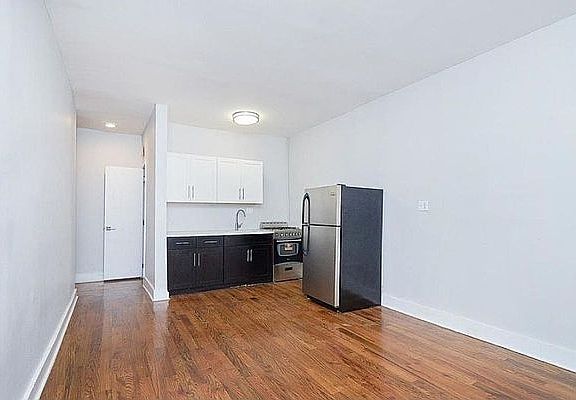 4th image of 330 E 22nd St #1C