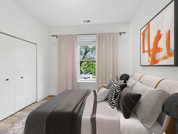 4th image of 2430 N Lincoln Ave #2R