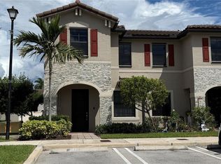 Isola, Homestead, FL 33032