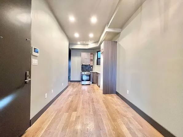 1018 Cypress Avenue image 1 of 10