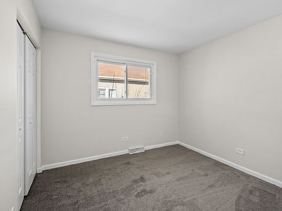 4th image of 10214 S La Salle St