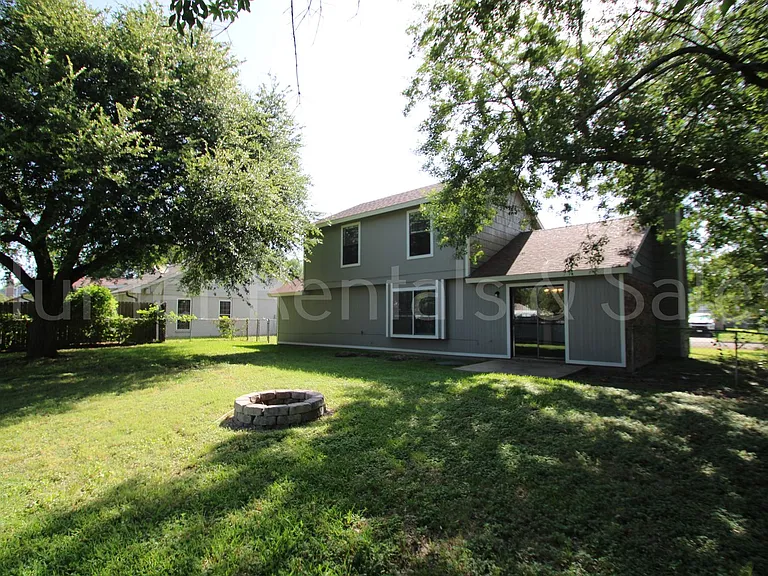 1905 Meadowbrook Dr — Photo 25