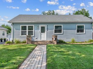 1105 W New York St, Aurora, IL 60506