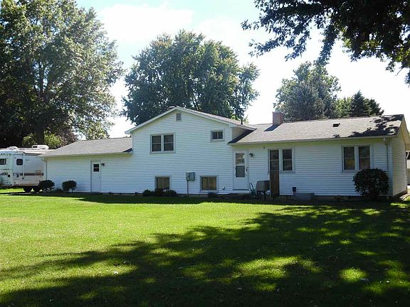 3rd image of 18255 Chaucer Ln