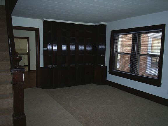 Living room with new carpets and built in bookshelf