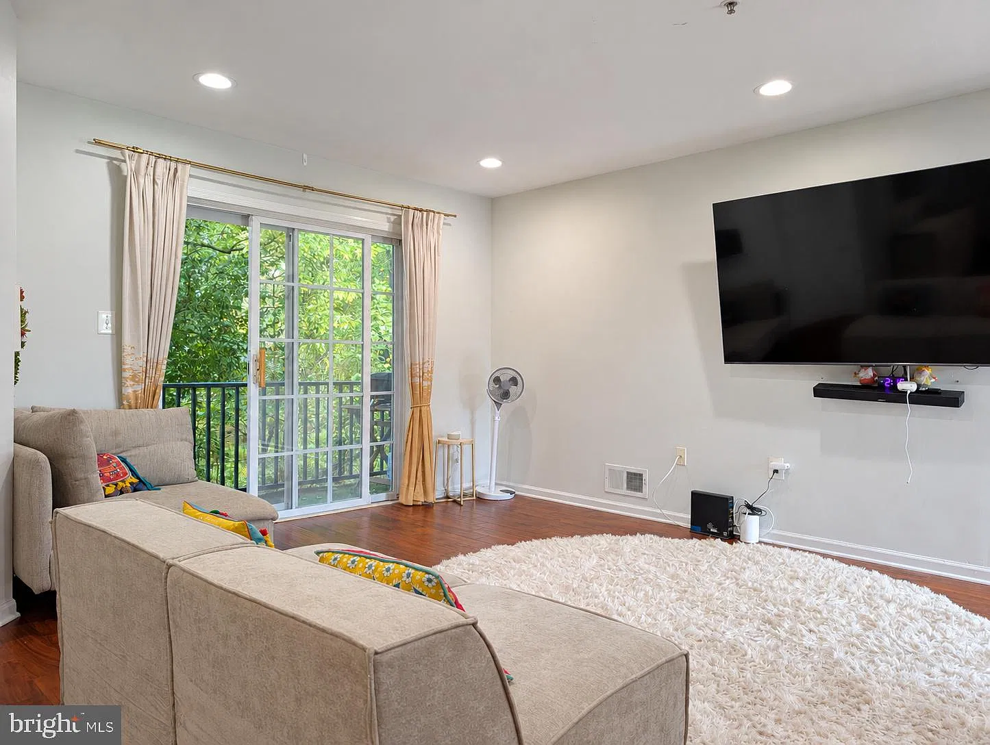 2 bed, 2.5 bath, 1340 sqft, $3,200 — Photo 4