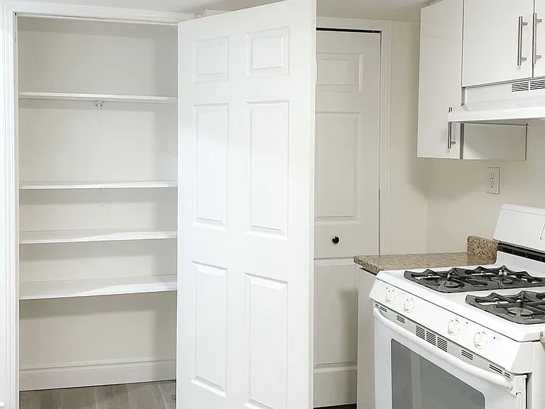 551 Hayward Cres #3 — Photo 13