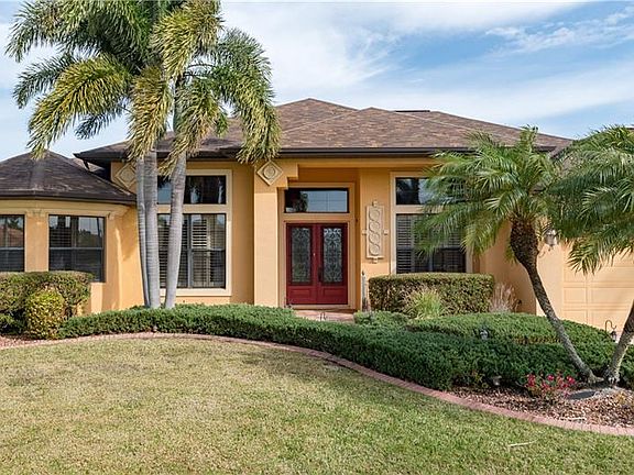 2nd image of 550 Royal Poinciana