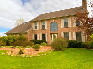7827 W Rolling Field Dr, Mequon, WI 53092