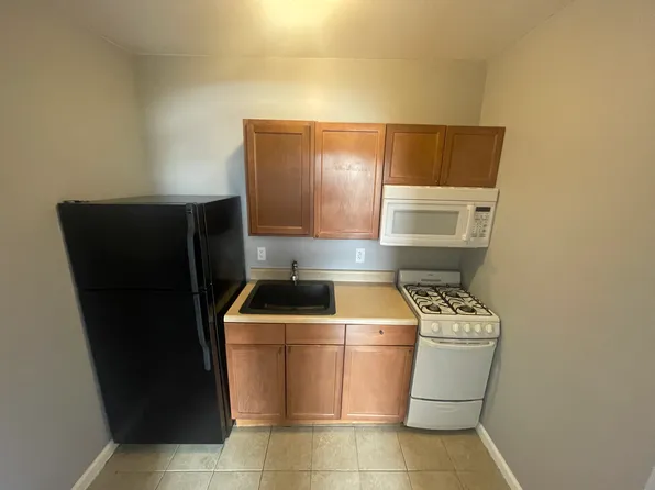 366 4th Ave APT 27, Troy, NY 12182