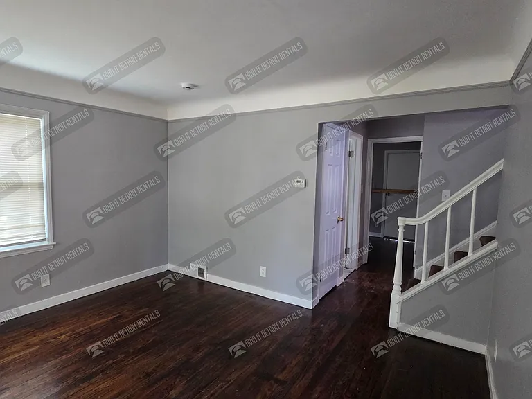 19335 Plainview Ave — Photo 4