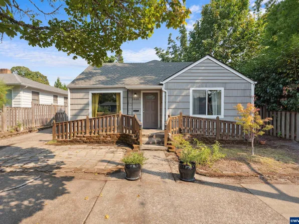 2020 17th St NE, Salem, OR 97301