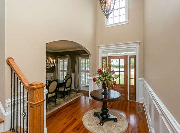 4th image of 950 Woody Hill Cir