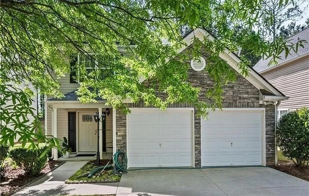 3 bed, 2.5 bath, 1680 sqft, $2,300 — Photo 1