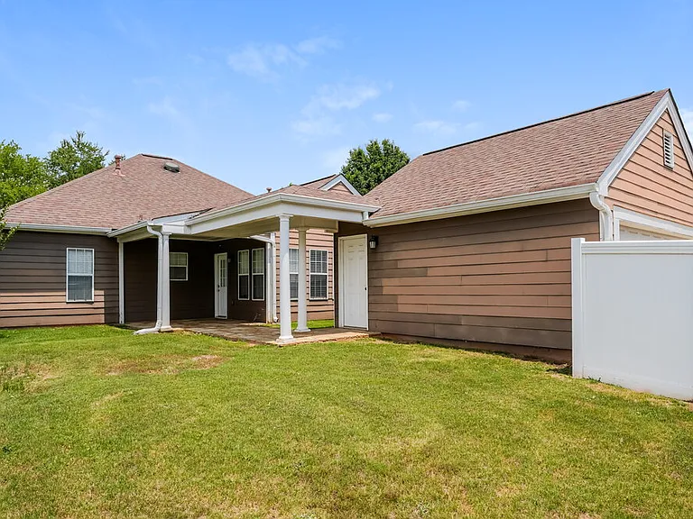 605 Brookwater Dr — Photo 16