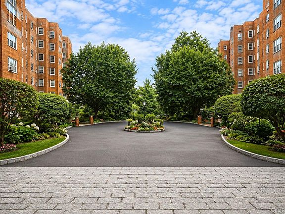 3rd image of 280 Collins Avenue #3i