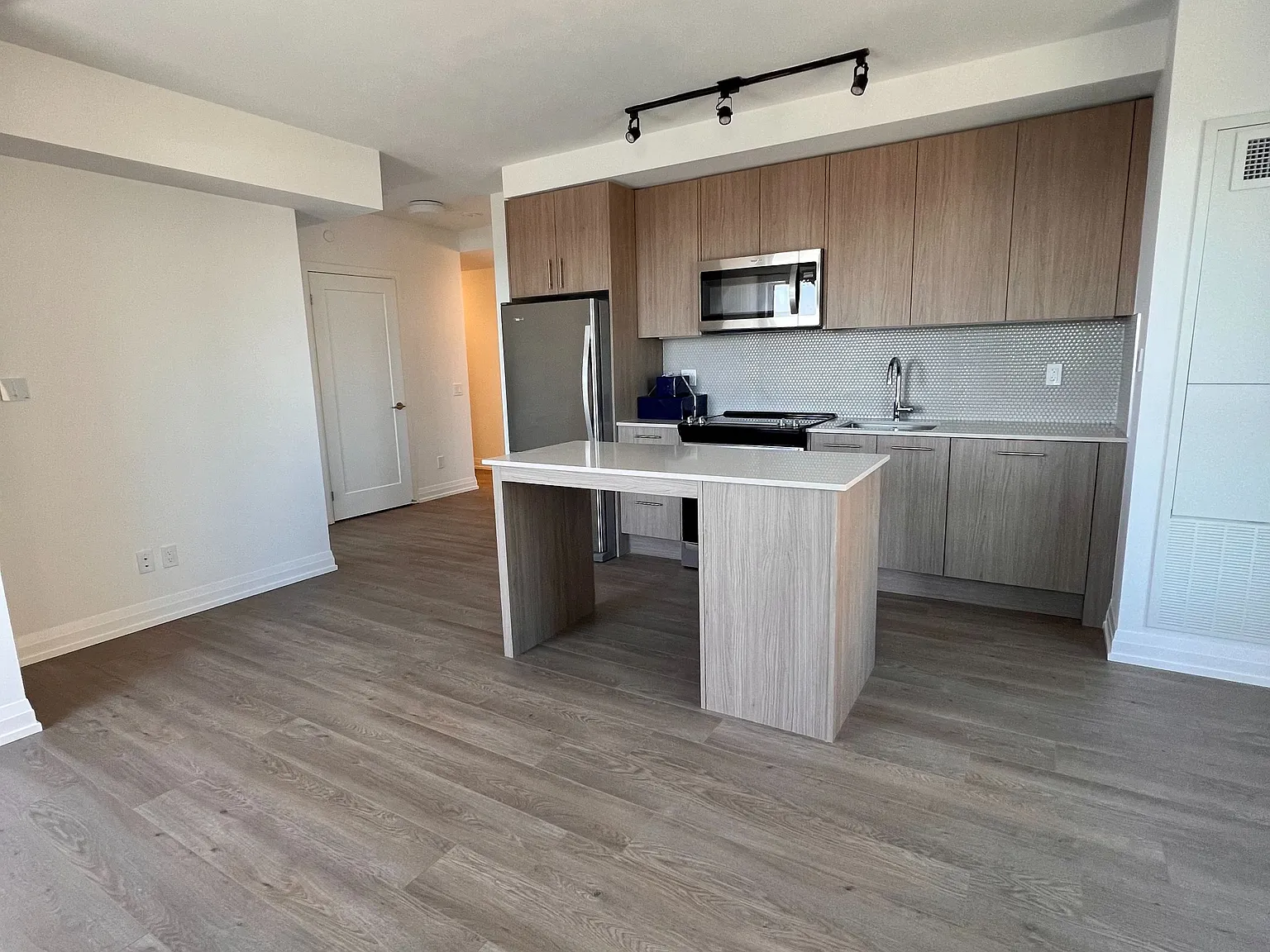 2 bed, $2,650 — Photo 2