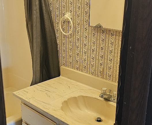4th image of 106 Mechanic St APT 6