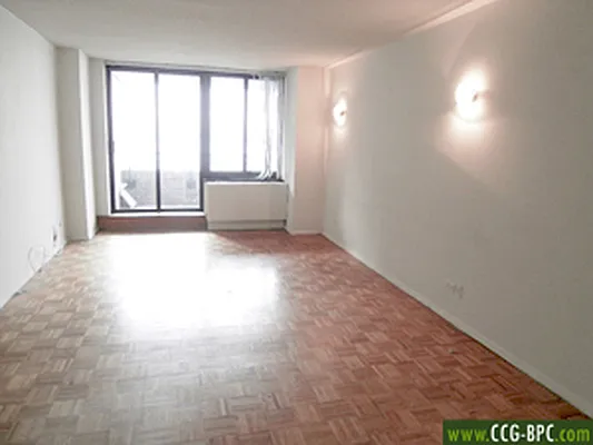 Rented by CCG Real Estate Brokerage | media 32