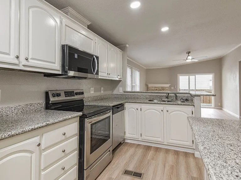 10210 Berrypatch Ln — Photo 21