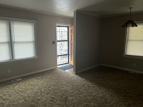 5th image of 1109 N Broadway St