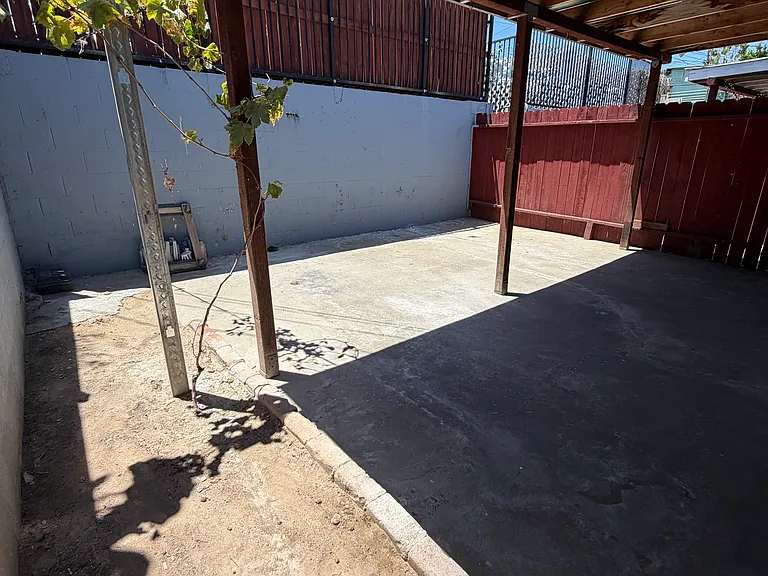 2704 Highland Ave — Photo 22