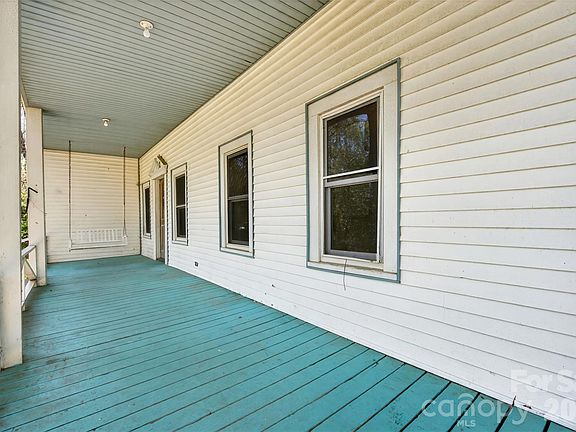 2nd image of 105 Poplar St